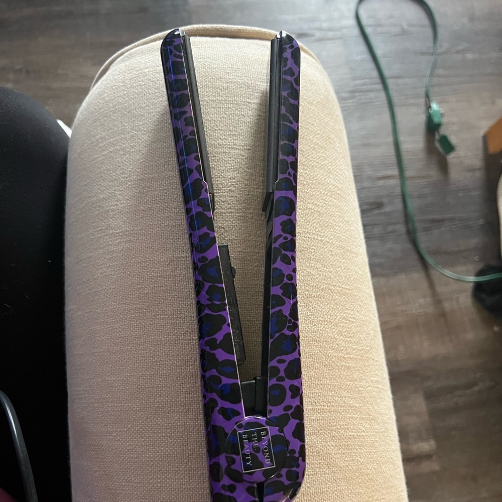 Hair straightener